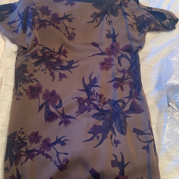 Women’s small flowy dress. - Picture 2 of 4